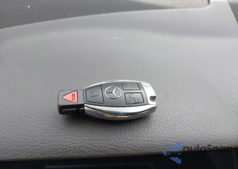 2015 Mercedes-Benz Glk 350 4Matic z USA, uszkodzony, nr VIN WDCGG8JB1FG361319